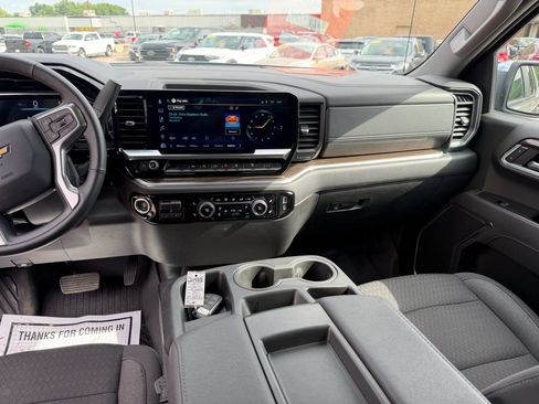 Used 2024 Chevrolet Silverado 1500 LT AWD/4WD image 10