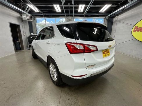 Used 2019 Chevrolet Equinox LT image 3