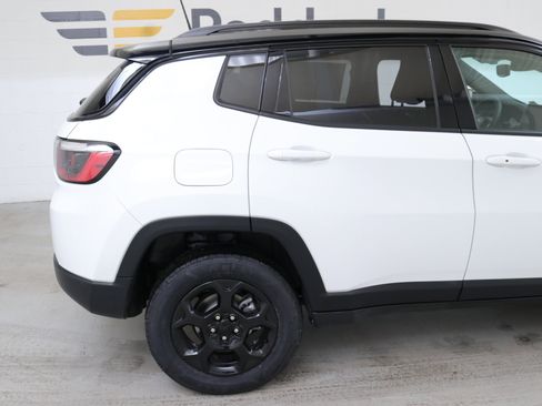 Used 2023 Jeep Compass Trailhawk image 9