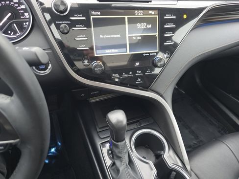 Used 2020 Toyota Camry XLE image 29