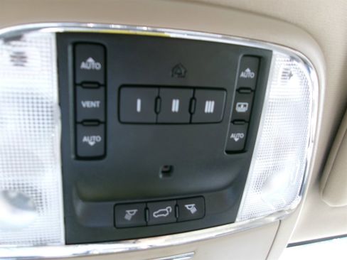 Used 2017 Jeep Grand Cherokee Overland image 34