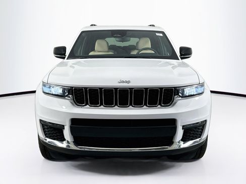 Used 2023 Jeep Grand Cherokee L Limited AWD/4WD image 2