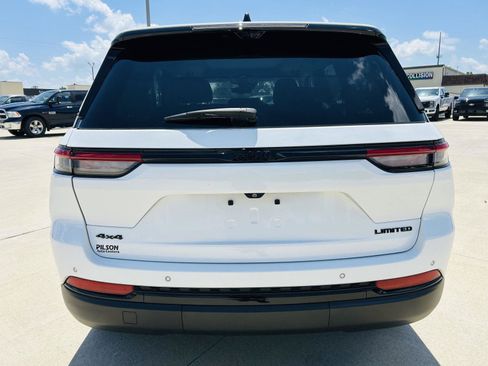 Used 2023 Jeep Grand Cherokee Limited w/ Luxury Tech Group II AWD/4WD image 45