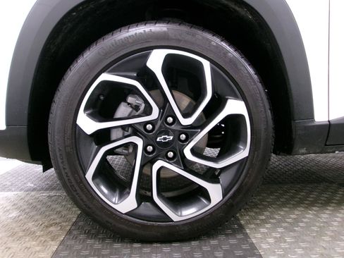 Used 2025 Chevrolet Trax RS w/ Driver Confidence Package FWD image 15