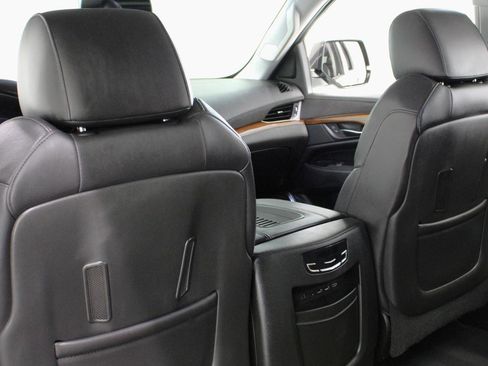 Used 2018 Cadillac Escalade Premium Luxury RWD image 39