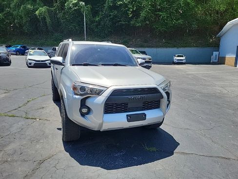 Used 2021 Toyota 4Runner SR5 AWD/4WD image 3