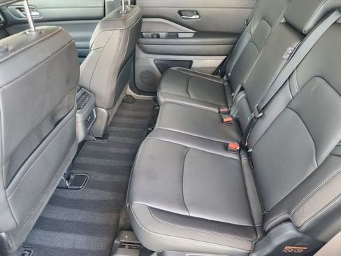 Certified 2025 Nissan Pathfinder SL image 24