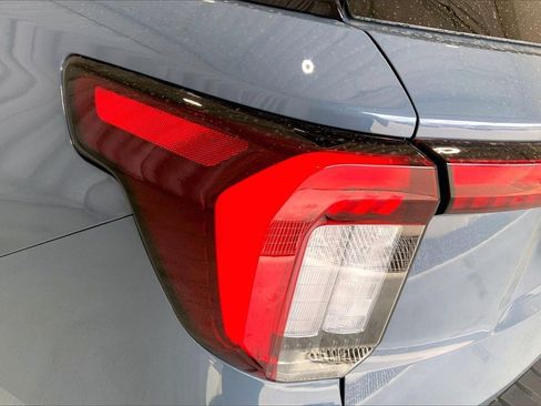 Used 2025 Ford Explorer ST image 13