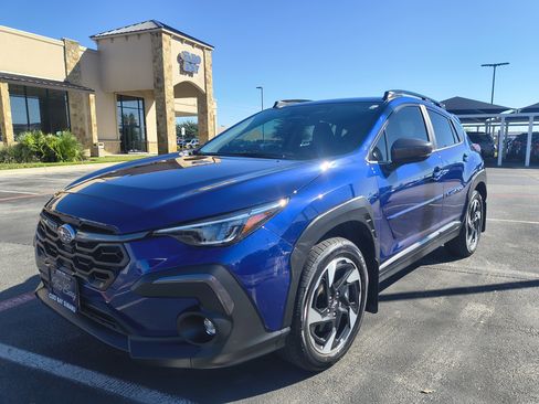 Used 2025 Subaru Crosstrek 2.5i Limited w/ Crosstrek Mirror Package image 3