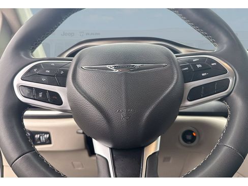 Used 2023 Chrysler Voyager LX FWD image 14