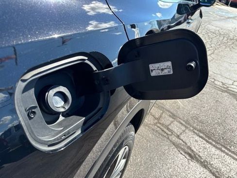Used 2023 Buick Envision Essence FWD image 21