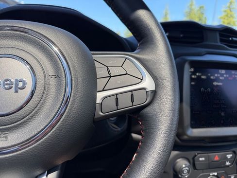Used 2023 Jeep Renegade Latitude w/ Sun/Sound Group AWD/4WD image 16