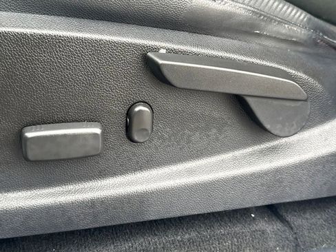 Used 2017 GMC Canyon SLE w/ All Terrain Package image 28