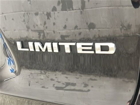 Used 2020 Jeep Cherokee Limited image 27