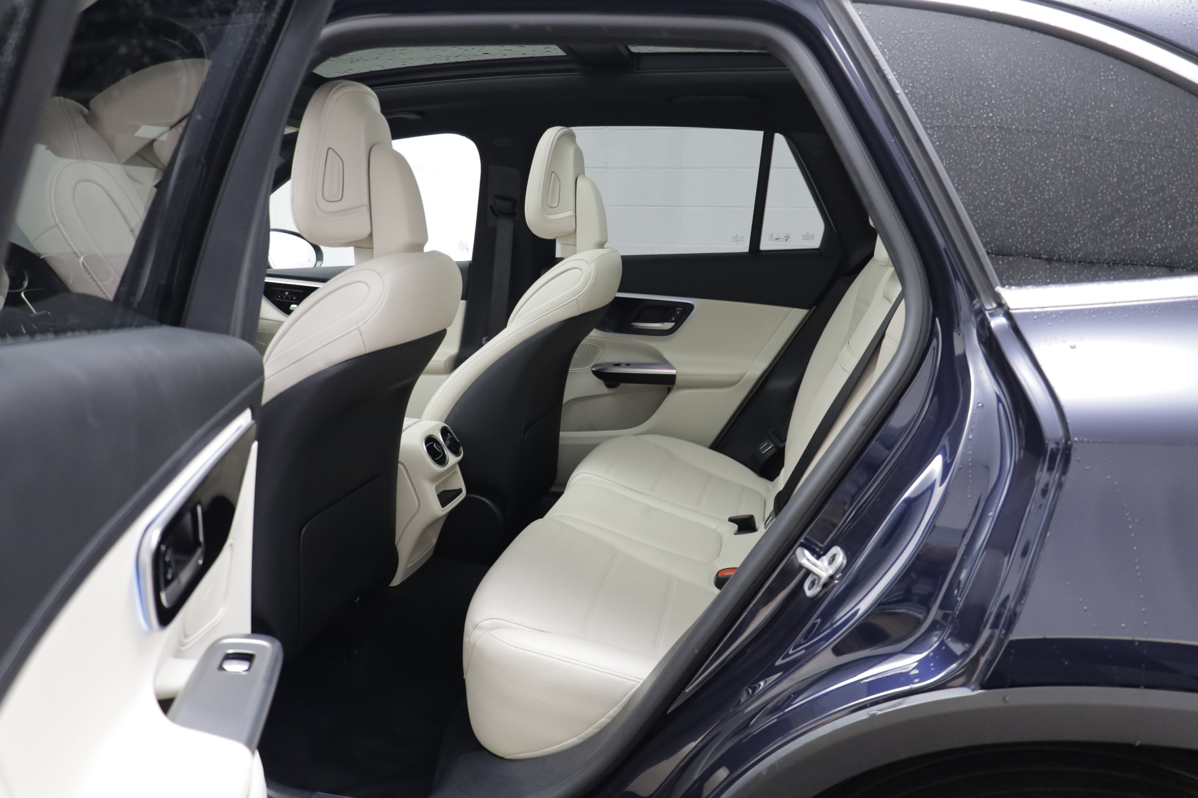 Used 2024 Mercedes-Benz GLC 300 4MATIC image 12