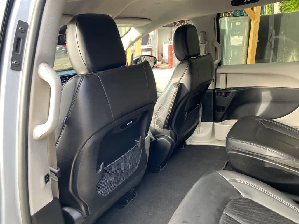 Used 2024 Chrysler Pacifica Limited FWD image 14