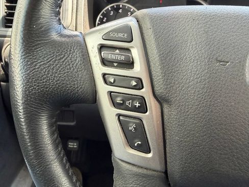 Used 2023 Nissan Titan SV w/ SV Convenience Package RWD image 16