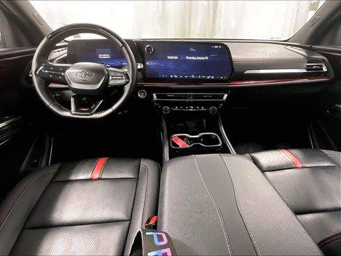 Used 2025 Chevrolet Traverse RS image 21