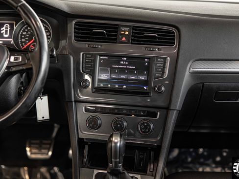 Used 2017 Volkswagen Golf Alltrack S image 36