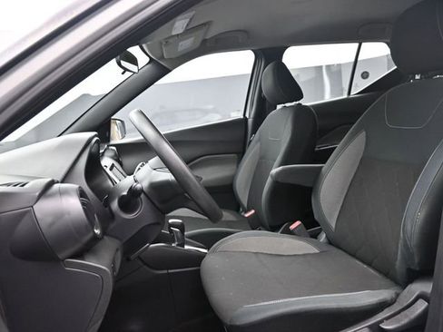 Used 2020 Nissan Kicks S image 9