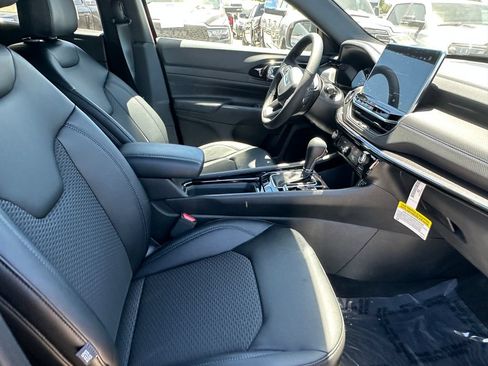 New 2026 Jeep Compass Latitude AWD/4WD image 13