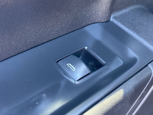 Certified 2021 Chevrolet Silverado 1500 LT AWD/4WD image 31