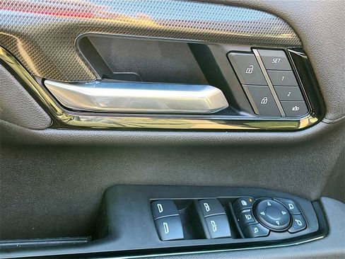 Used 2025 GMC Sierra 2500 AT4 w/ AT4 Premium Plus Package image 18