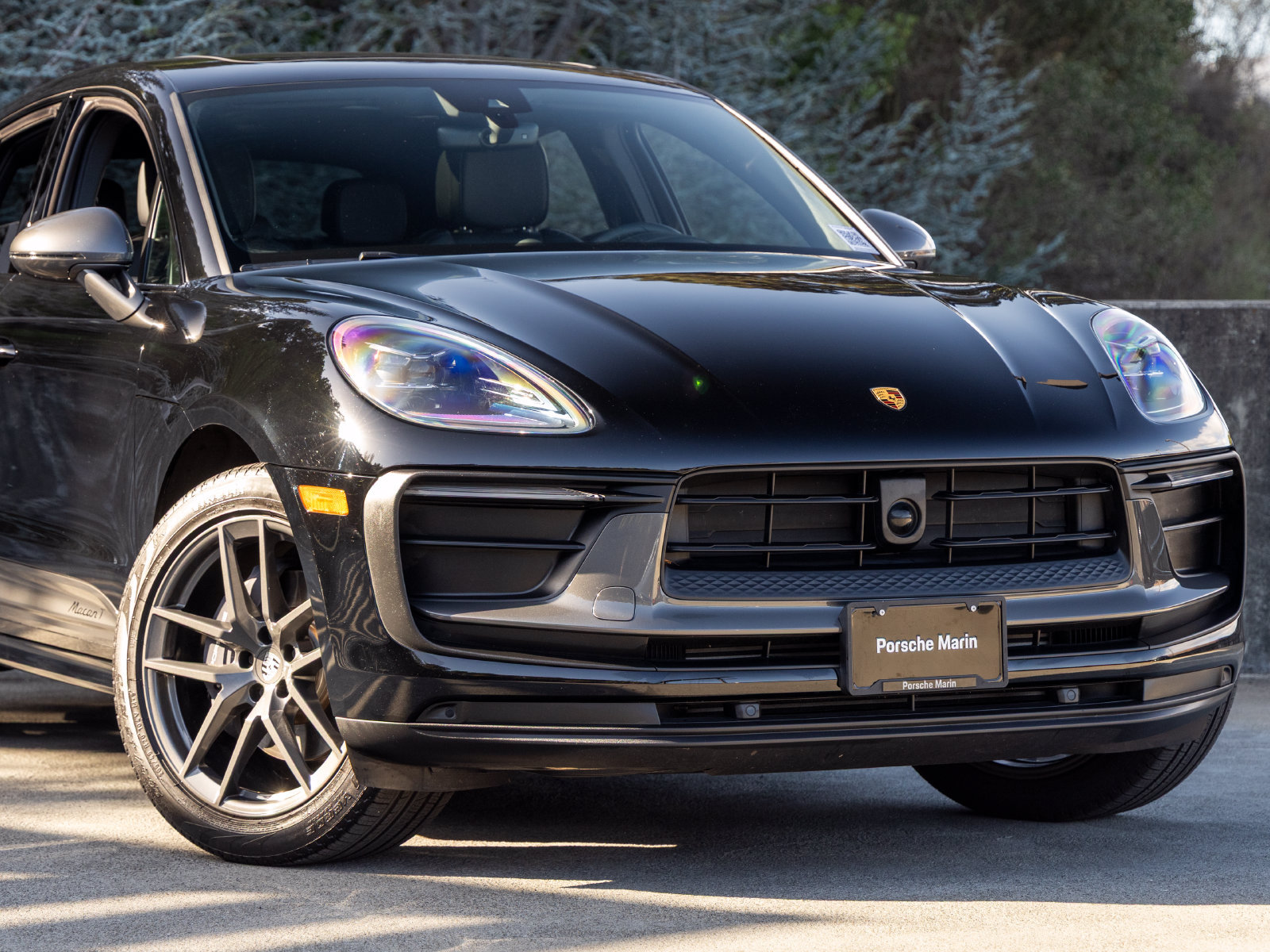 Certified 2025 Porsche Macan Turbo AWD/4WD image 6