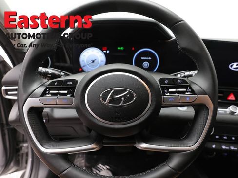 Used 2023 Hyundai Elantra SEL w/ Convenience Package FWD image 10