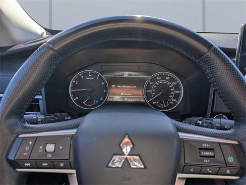 Used 2023 Mitsubishi Outlander SE image 33
