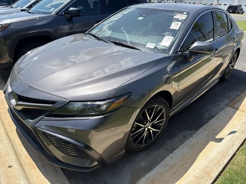 Used 2022 Toyota Camry SE FWD image 5