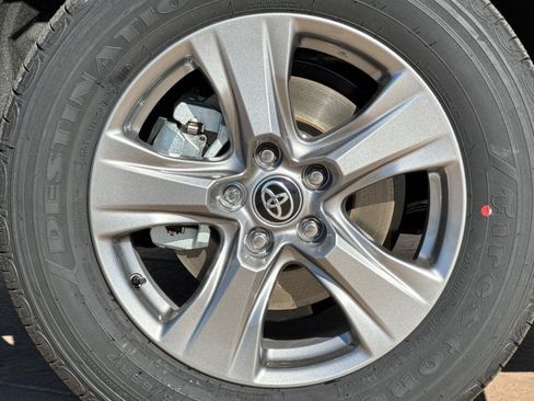 New 2025 Toyota RAV4 XLE image 33