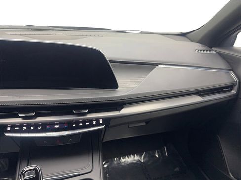 Used 2024 Cadillac XT4 Premium Luxury image 54