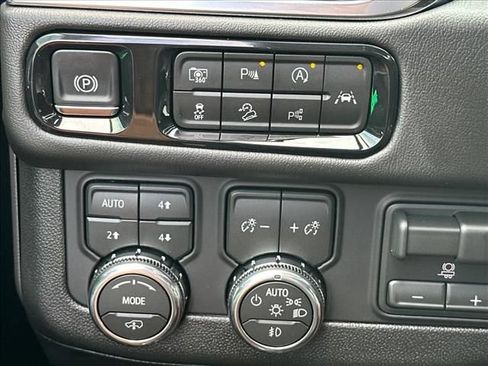 New 2026 GMC Yukon Denali w/ Denali Reserve Package AWD/4WD image 30