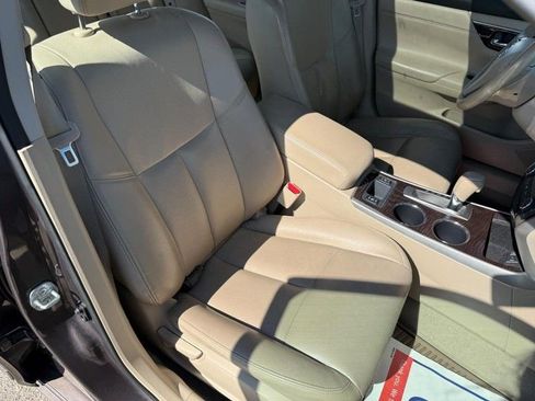 Used 2014 Nissan Altima 2.5 SL w/ Moonroof Package FWD image 9