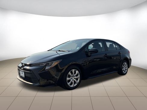 Used 2024 Toyota Corolla LE FWD image 3