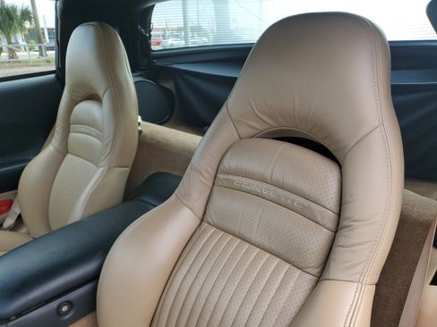 Used 2004 Chevrolet Corvette Coupe image 8