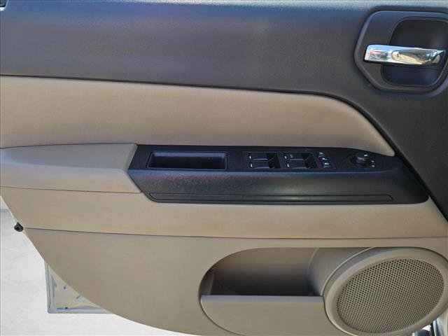 Used 2016 Jeep Patriot High Altitude FWD image 9
