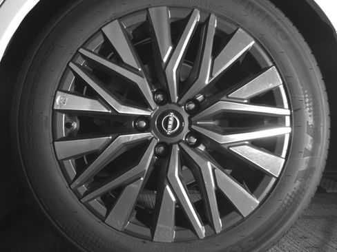 Used 2025 Nissan Altima 2.5 SV FWD image 14