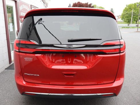Used 2025 Chrysler Pacifica Select FWD image 3