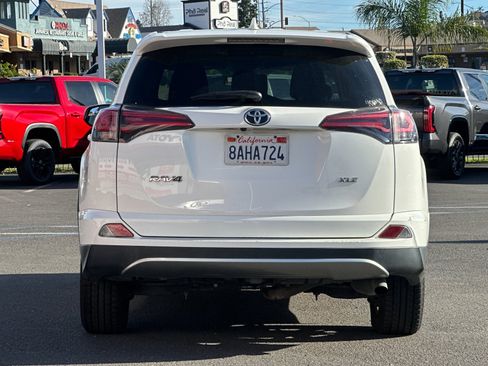 Used 2017 Toyota RAV4 XLE w/ Carpet Mat Package image 4