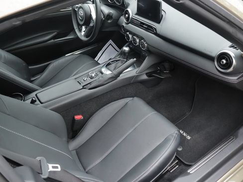 Used 2023 MAZDA MX-5 Miata Grand Touring RWD image 36