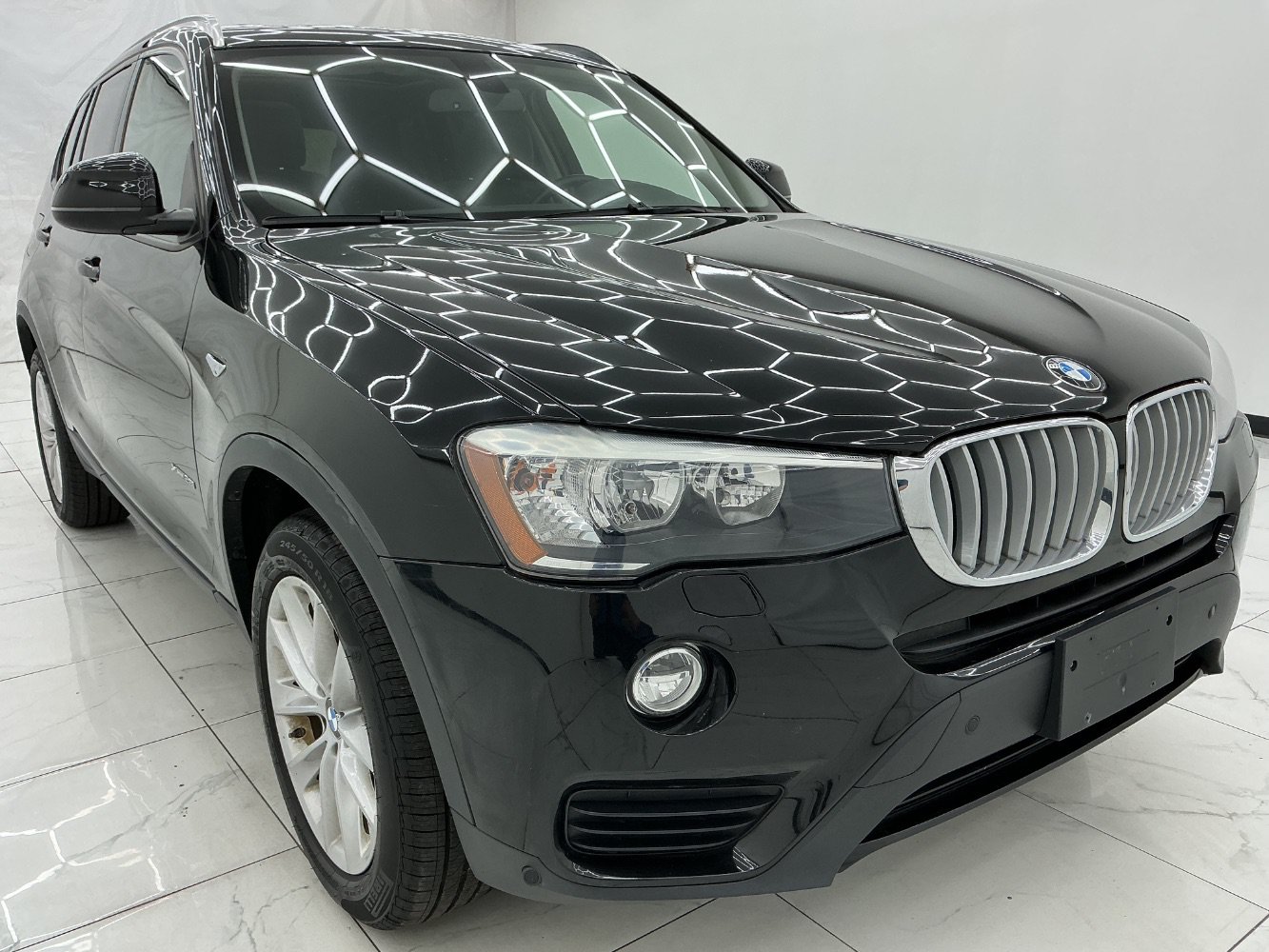 Used 2017 BMW X3 xDrive28i AWD/4WD image 3
