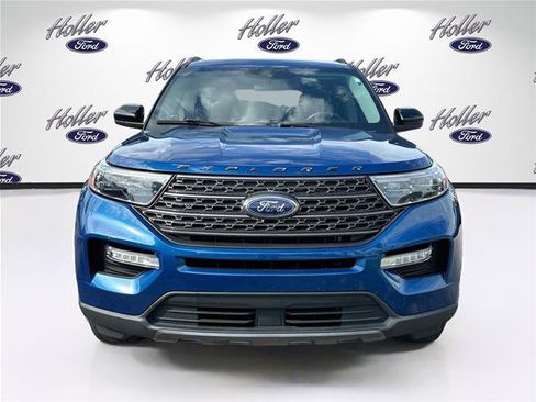 Certified 2022 Ford Explorer XLT w/ Equipment Group 202A AWD/4WD image 2