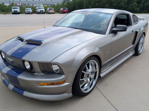 Used 2008 Ford Mustang GT RWD image 2