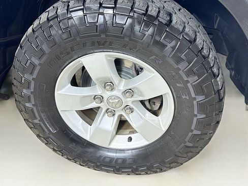 Used 2017 RAM 1500 Express image 26