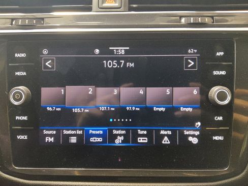 Used 2022 Volkswagen Tiguan SE R-Line image 25