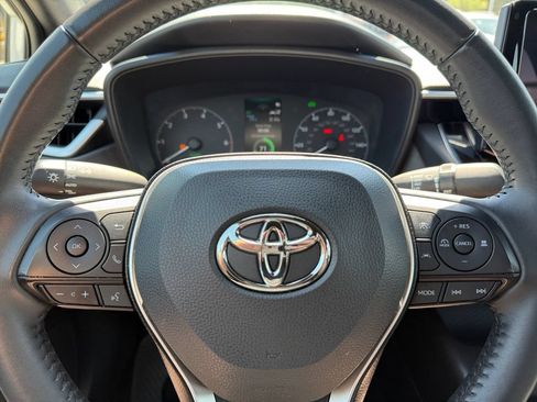 Certified 2025 Toyota Corolla SE FWD image 32