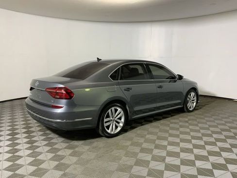Used 2018 Volkswagen Passat 2.0T SE FWD image 5