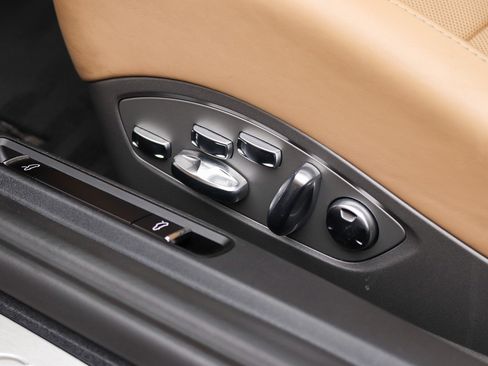 Used 2019 Porsche 911 Targa 4 AWD/4WD image 37